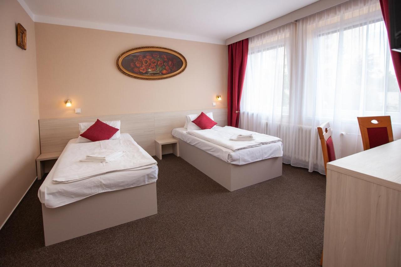 Hotel Stella Plzen Luaran gambar