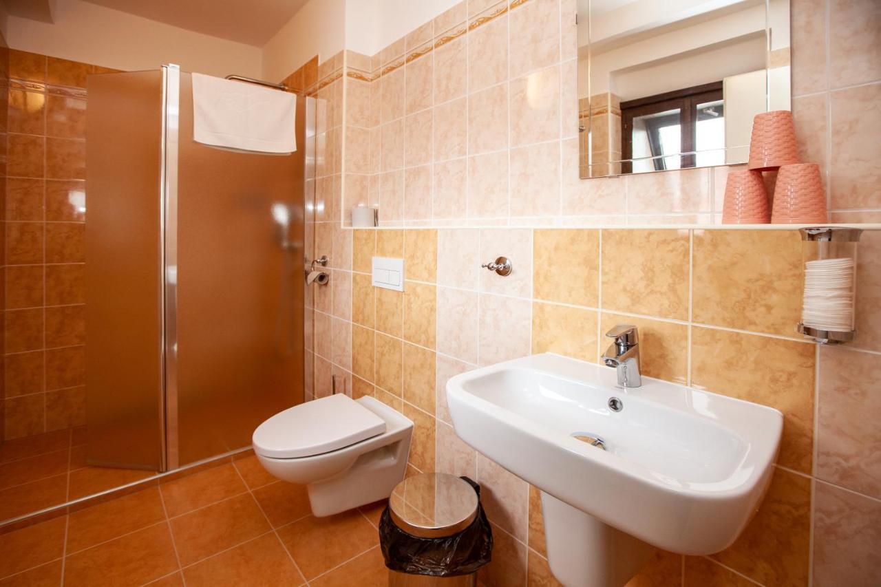 Hotel Stella Plzen Luaran gambar