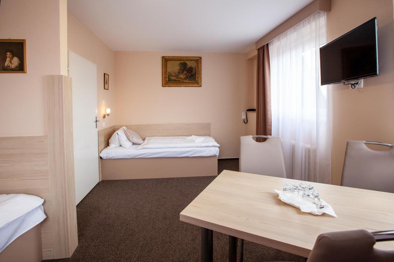 Hotel Stella Plzen Luaran gambar