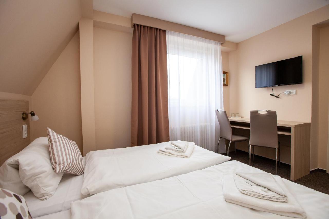 Hotel Stella Plzen Luaran gambar