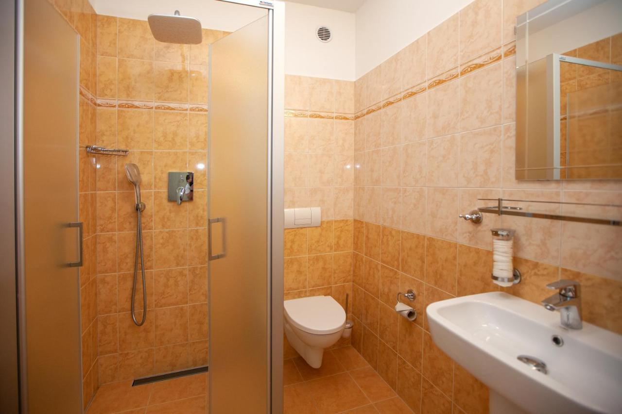 Hotel Stella Plzen Luaran gambar